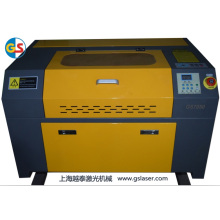 Fábrica de fornecimento de CO2 tubo de vidro mini máquina de gravura a laser (GS7050) com alta velocidade de corte